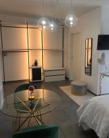 Queen Suite with Spa Bath