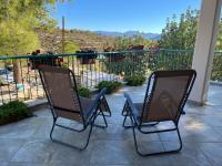 House on a Hill with Stunning Views near Troodos - Chambres d'hôtes Silíkou