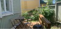 Lovely SELF-SERVICE studio in wooden house, private bath&parking - B&B Turku
