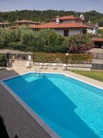 Appartamento Polpenazze - Relax in collina con piscina - B&B Polpenazze del Garda