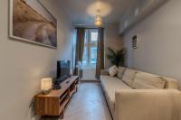 Deluxe One-Bedroom Apartment