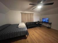 Family 4BR Retreat Near Buffalo, Airport & Falls - B&B Cheektowaga