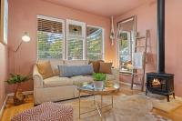 Zen Bungalow - Hot Tub & Close to Main - B&B Fredericksburg