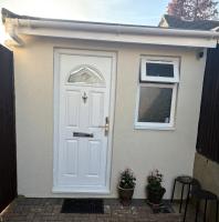The Garden Studio - Private, Modern, Cozy, Ensuite in a Quiet Area - B&B Luton