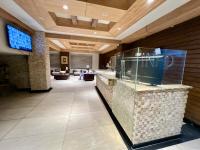 The Crimson Lounge - 3BR Apt Balcony with Basement Parking - B&B Islamabad