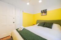 Colorful Downtown Apartment with Terrace - Bed and Breakfast Montréal