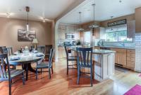 3 Ensuite Bedrooms, Pirate Cove Views, EV Charger & Walk to Depoe Bay - Chambres d'hôtes Depoe Bay