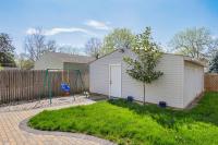 Modern 3BR w Yard Garage - B&B Columbus