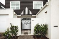 Buller Noire - luxury New Plymouth oceanview home - B&B New Plymouth