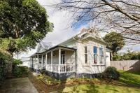 Timeless Treasure - family retreat with garden - B&B New Plymouth