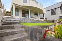 Wanaka Studio - sea views from your private patio - B&B Nueva Plymouth