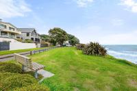 Wanaka Studio - sea views from your private patio - B&B Distretto di New Plymouth
