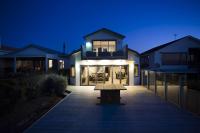 The Waterfront Escape - with panoramic sea views - B&B New Plymouth