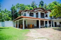 Daions Villa Mirissa - Bed and Breakfast Matara