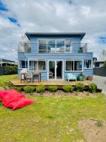 Classic Kiwi bach by the lake - Bed and Breakfast Te Anau