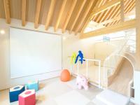 C type：Natural hot springs, sauna, net playground equipment, slide