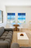 Beachfront Penthouse With Uninterrupted Ocean Views - Bed and Breakfast Alexandra Headland