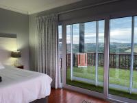 Sky Holiday House - B&B East London