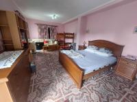 Appartement met 1 slaapkamer, balkon en uitzicht op de bergen.