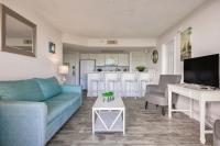 Tortuga Suite at Sunrise Suites Resort - Heated Pool, Hot Tub & Free Parking - B&B Key West