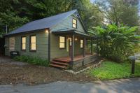 Charming Cabin with Hot Tub, Fireplace, Fire Pit, 2 minutes to downtown - B&B Ellijay