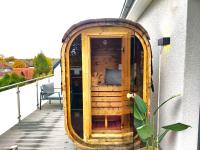 Penthouse mit Outdoor-Sauna & Pool - Ferienwohnung Burgwedel