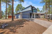 Newly Built Exquisite Luxury Home Perfect Location Central AC Fire-Pit and so much more - B&B Flagstaff