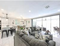 Waterfront 3BR Pool Oasis with Dock, Grill & Lounge - Chambres d'hôtes Cape Coral