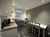 Perth City Centre Apartment - Short & Long Stays Welcome - 2x Smart TVs - Sky TV - Fast WiFi - Fully Equipped - Located Next to All Amenities - Chambres d'hôtes Perth
