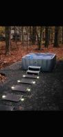 Home in Arrowhead Lake Pocono PA - Lake Access, Hot Tub, Fire Pit, and Amenities Included - Chambres d'hôtes Arrowhead Lake