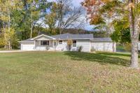 TroutFest Anglers Retreat on White River with Deck - B&B Cotter