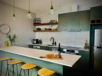 Modern Two Bedroom Waterfront Apartment - B&B Jindabyne