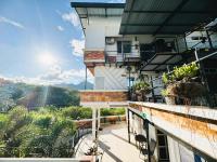 Hostal Bon Hábitat - B&B Yopal