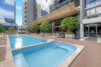 Stylish 2BR Next to Parramatta Station with Pool - B&B Sydney