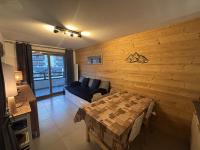 Appartement moderne 2 pièces au pied des pistes à Auris en Oisans - Chambres d'hôtes Auris