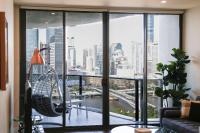 Southbank exceptional View with huge balcony High Lvl Suite style APT - B&B Brisbane