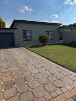 Pillowtalk guest house your home away from home - B&B Middelburg