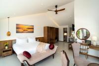 Premier King Room with Partial Sea View