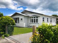 The Brooklands Bungalow - charming garden cottage - B&B New Plymouth