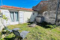 La petite maison du Loubat avec jardin - B&B Asnières-la-Giraud