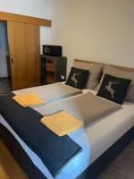 Deluxe Double Room with Shower