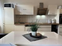 Apartment Theaterstraße - 3 Schlafzimmer - 5 Betten - gratis PKW Stellplatz - SmartTV - B&B Erfurt