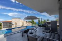 Sun & Splash Villa by Golden Host - B&B Kryopigí