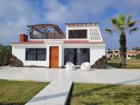 Casa con Piscina privada y a pasos de la playa - B&B Lurín