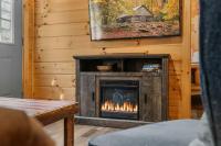 Smoky Mountain Hideaway with Hot Tub & Firepit - Ferienwohnung Pigeon Forge