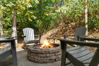 Smoky Mountain Hideaway with Hot Tub & Firepit - Ferienwohnung Pigeon Forge