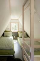 Small Cabin With Outdoor Kitchen By Forest Stream - Chambres d’hôtes Trollhättan