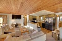 Peaceful and Idyllic Forest Cabin with Pool Table - B&B Pine Mountain Club