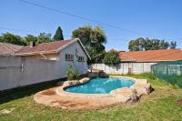 1 bed apartment in Florida Park - B&B Roodepoort