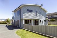 Mere Magic with Water Views near town and lake front - B&B Taupo